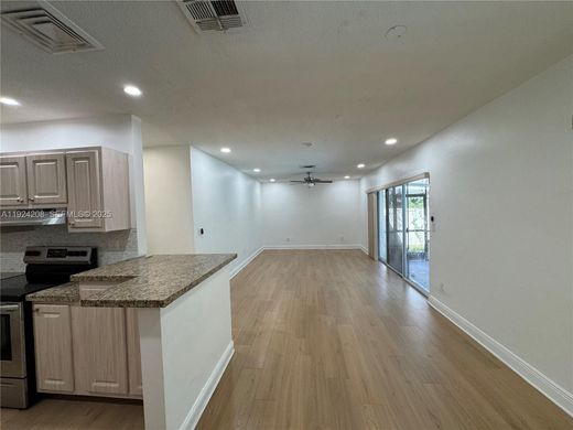 Luxury House for sale in Hollywood, 450 684 €, Photo 5