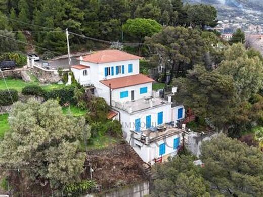 Maison de luxe à vendre à Ventimiglia, 895 000 €, Photo 1