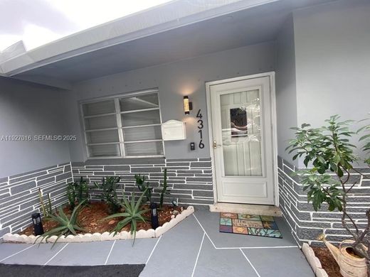 Luxury House for sale in Hollywood, 582 884 €, Photo 2