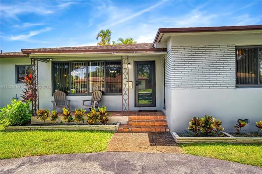 Luxury House for sale in Hollywood, 493 606 €, Photo 4