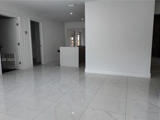 Luxury House for sale in Hollywood, 588 953 €, Photo 3