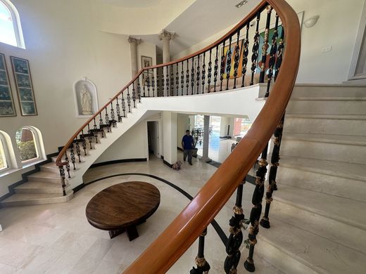 Luxury House for sale in El Paraíso, 3 995 000 €, Photo 3