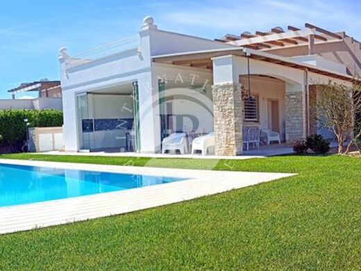 Luxury House for sale in Monopoli, 700 000 €, Photo 1