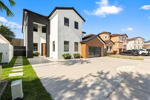 Luxury House for sale in Hialeah, 1 201 584 €, Photo 1