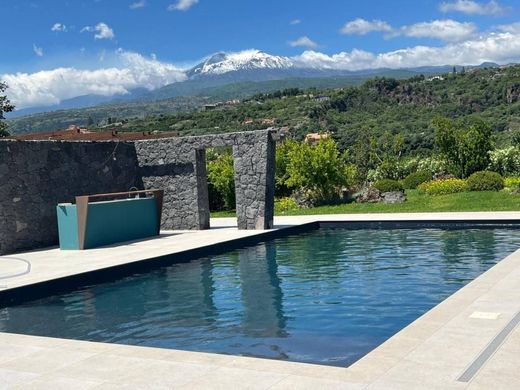 Luxury House for sale in Fiumefreddo Sicilia, 1 100 000 €, Photo 1