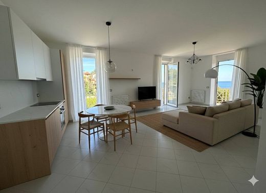 Appartement de luxe à vendre à Alassio, 550 000 €, Photo 1