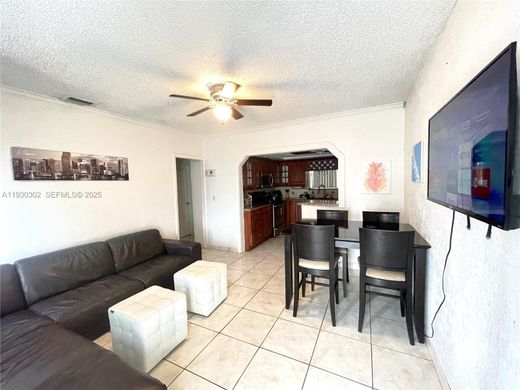 Luxury House for sale in Miami Heights Trailer Park, 596 610 €, Photo 6