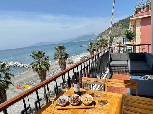 Luxury Apartment for sale in Sestri Levante, 1 350 000 €, Photo 1