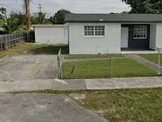 Luxury House for sale in Miami Heights Trailer Park, 490 709 €, Photo 2