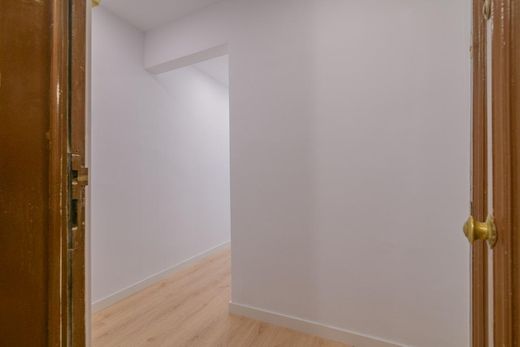 Luxury Apartment for sale in Barcelona, 530 000 €, Photo 2