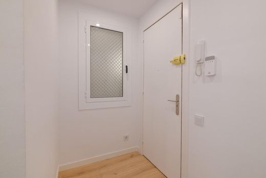 Luxury Apartment for sale in Barcelona, 530 000 €, Photo 3