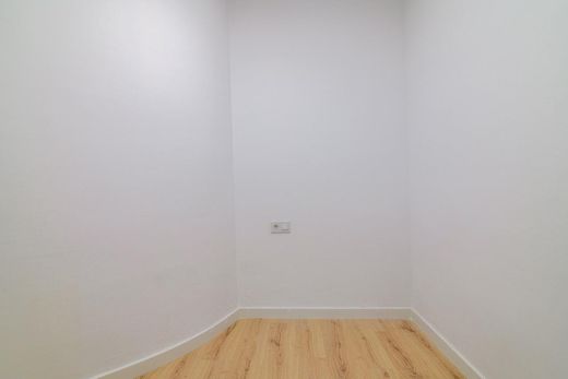 Luxury Apartment for sale in Barcelona, 530 000 €, Photo 6