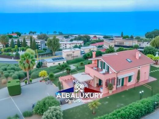 Maison de luxe à vendre à San Remo, 2 750 000 €, Photo 1