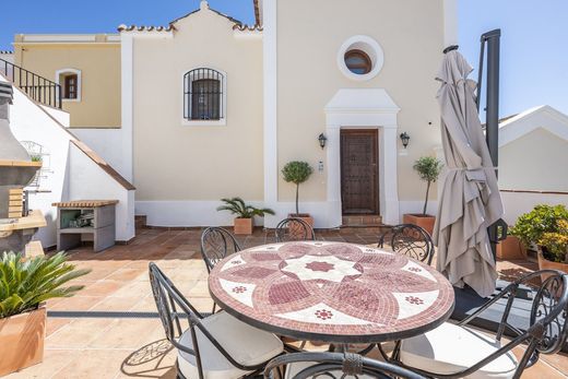 Luxury House for sale in Benahavís, 790 000 €, Photo 2