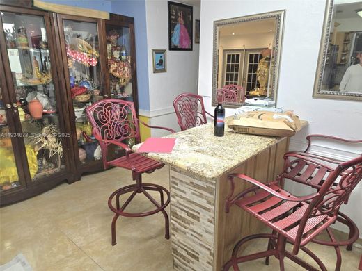 Luxury House for sale in Miami Heights Trailer Park, 610 292 €, Photo 3