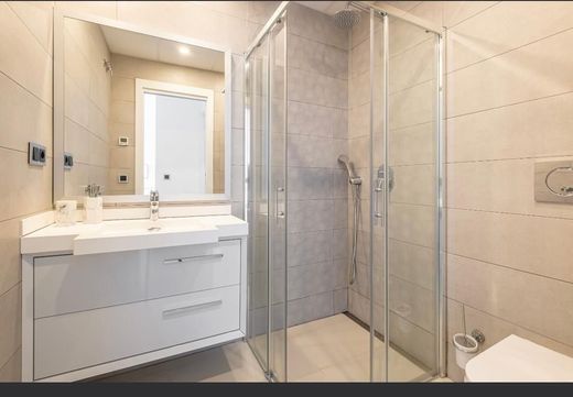 Luxury Apartment for sale in Benidorm, 579 000 €, Photo 2