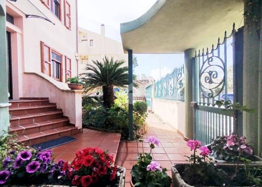 Luxury House for sale in Quartu Sant Elena, 720 000 €, Photo 1