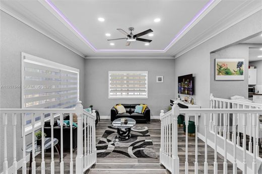 Luxury House for sale in North Miami, 558 277 €, Photo 1