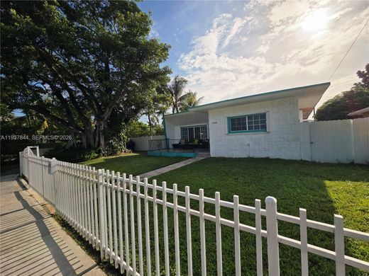Luxury House for sale in North Miami, 558 277 €, Photo 2