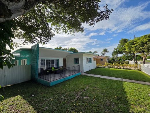 Luxury House for sale in North Miami, 558 277 €, Photo 3