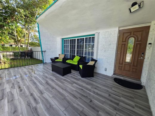 Luxury House for sale in North Miami, 558 277 €, Photo 4