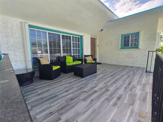 Luxury House for sale in North Miami, 558 277 €, Photo 5