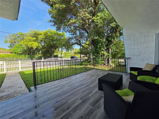 Luxury House for sale in North Miami, 558 277 €, Photo 6