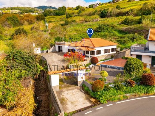 Luxury House for sale in Calheta, 675 000 €, Photo 1