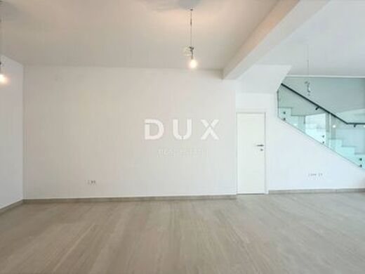 Appartement de luxe à vendre à Crikvenica, 479 000 €, Photo 4