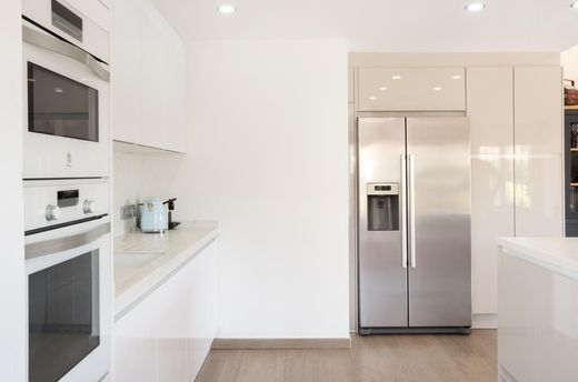 Luxury House for sale in El Paraíso, 1 495 000 €, Photo 3