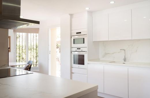 Luxury House for sale in El Paraíso, 1 495 000 €, Photo 4