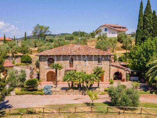 Luxury House for sale in Arezzo, 1 670 000 €, Photo 1