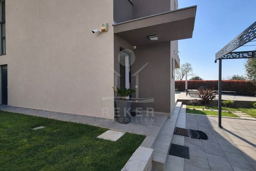 Maison de luxe à vendre à Porec, 1 050 000 €, Photo 5