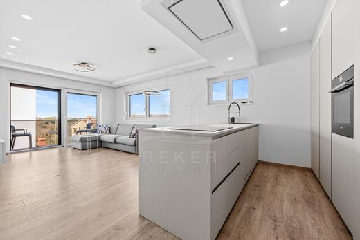 Luxury Apartment for sale in Rovinj, 570 000 €, Photo 1