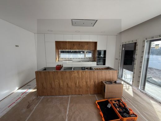 Maison de luxe à vendre à Seixal, 550 000 €, Photo 1