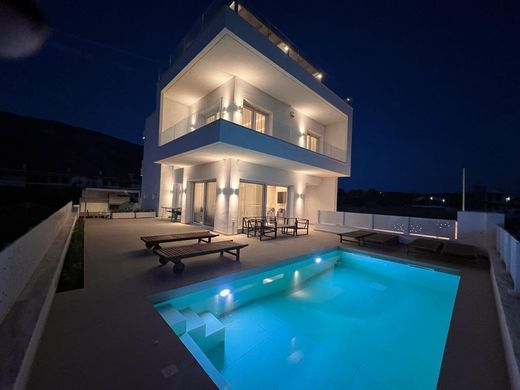 Luxury House for sale in Corinthiako Balkoni, 900 000 €, Photo 1