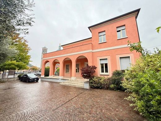 Luxury House for sale in Montichiari, 690 000 €, Photo 5