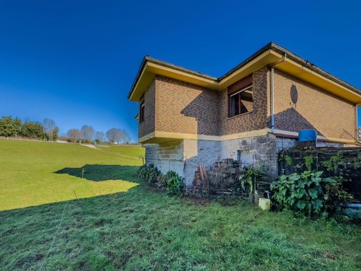 Luxury House for sale in Hazas de Cesto, 400 000 €, Photo 1