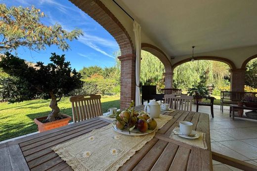 Luxury House for sale in Piombino, 697 000 €, Photo 1