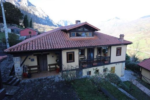 Luxury House for sale in Bárzana, 527 995 €, Photo 1