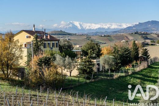 Luxury House for sale in Acquaviva Picena, 998 000 €, Photo 1