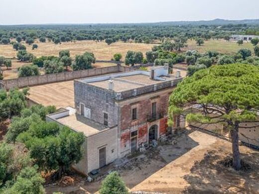 Luxury House for sale in Ostuni, 2 200 000 €, Photo 1