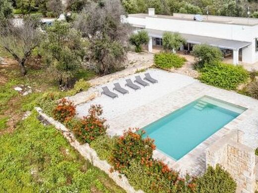 Luxury House for sale in Ostuni, 850 000 €, Photo 1