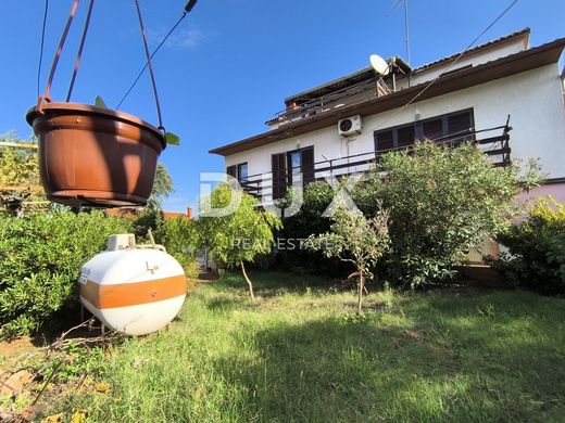 Luxury Apartment for sale in Pula, 400 000 €, Photo 2