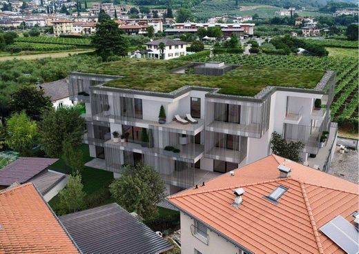 Luxury Apartment for sale in Riva Del Garda, 700 000 €, Photo 1
