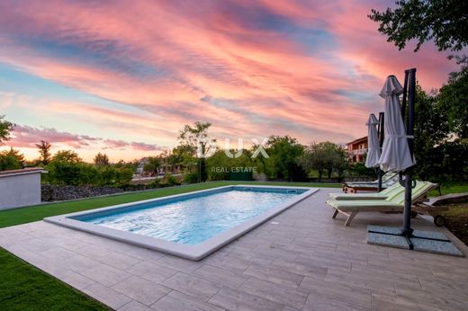 Maison de luxe à vendre à Labin, 680 000 €, Photo 3