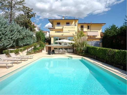 Luxury House for sale in Sulmona, 620 000 €, Photo 1