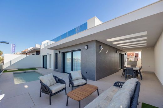 Maison de luxe à vendre à Torrevieja, 595 000 €, Photo 1