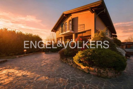 Luxury House for sale in Venegono Inferiore, 590 000 €, Photo 1