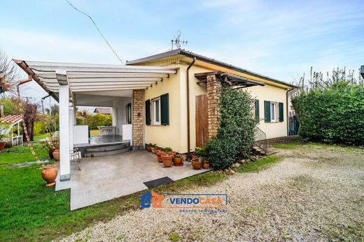 Luxury House for sale in Massa, 499 000 €, Photo 1